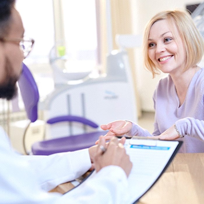 A female patient discussing with her dentist