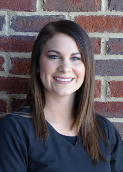 Dental assistant Leslie
