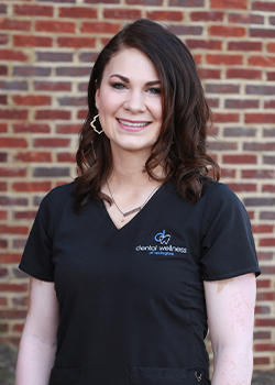 Dental assistant Leslie